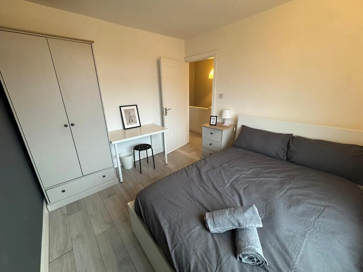 펜션 Modern 4 Bed House Close To City Centre 리즈